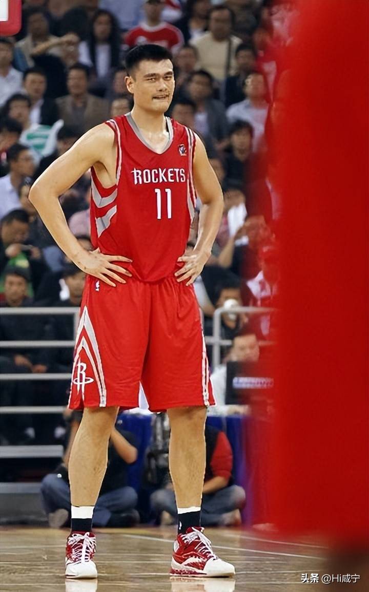 米6体育官方网站-包含篮球新秀表现抢眼，球探团队开始关注他的词条